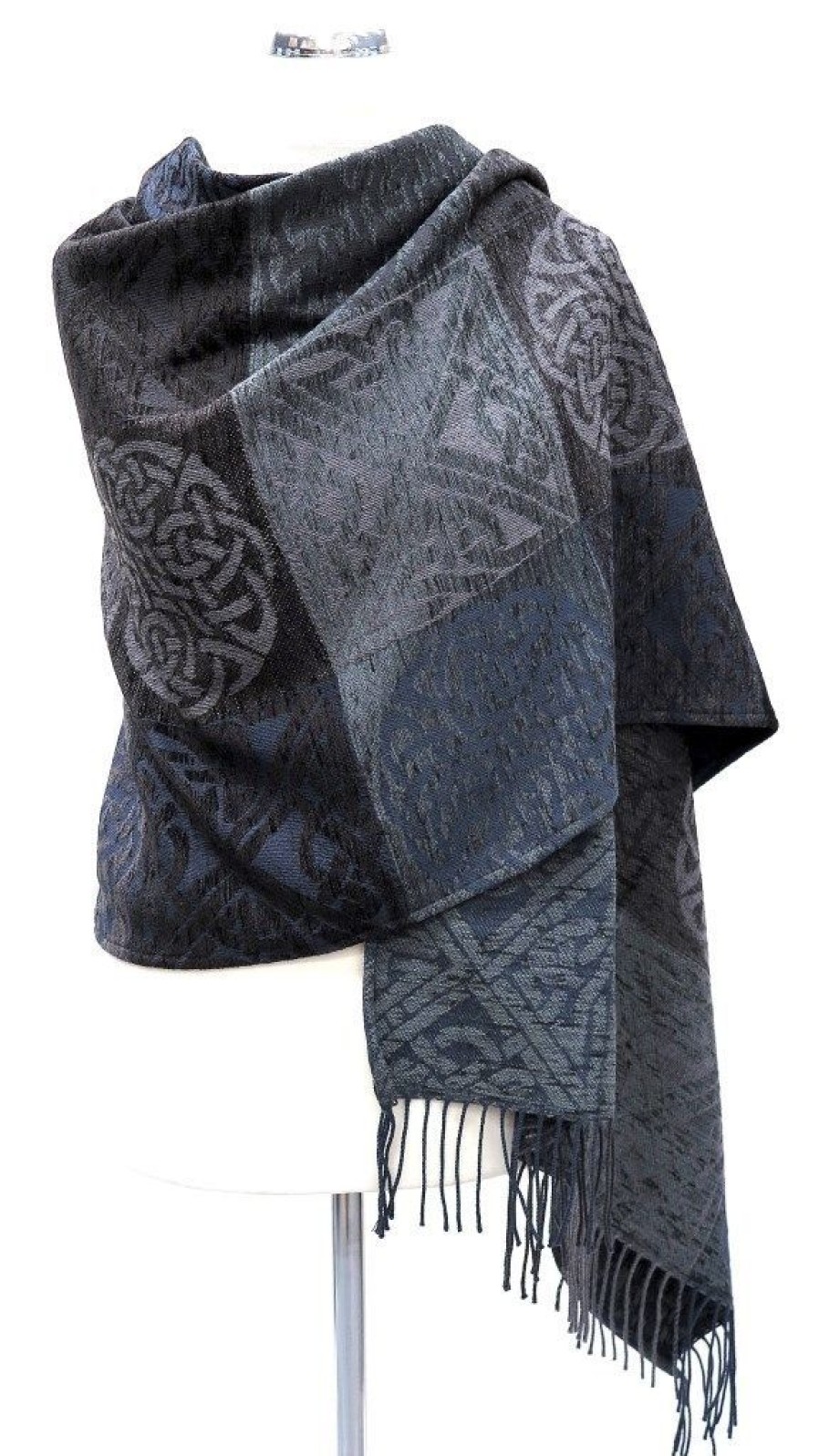 Wear British Isles | Calzeat Of Scotland Celtic Knot Slate Wrap