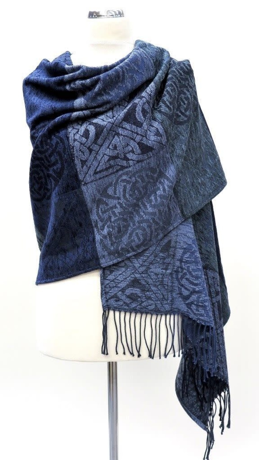 Wear British Isles | Calzeat Of Scotland Celtic Knot Stirling Wrap